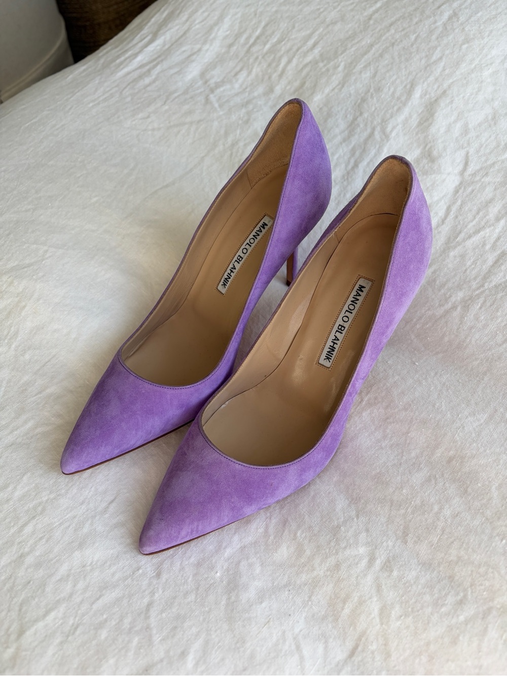 Manolo Blahnik Suede Pointy Toe BB 10 Classic Pumps Heels Purple Lilac Lavender - Picture 3 of 9